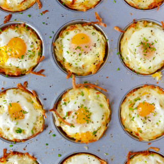 Cheesy Hash Brown Cups with Baked Eggs