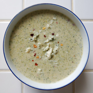 Cheesy & Spicy Broccoli Soup
