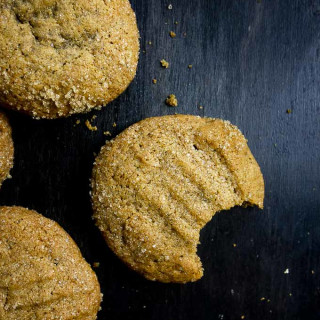 Chewy Molasses Cookies (Gingerbread Cookies)