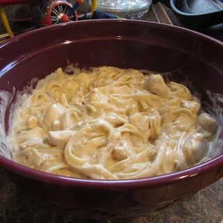 Chicken Alfredo with mushrooms and Fettuchini Noodles