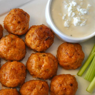 Chicken meatballs with leek, yoghurt sauce and curry 