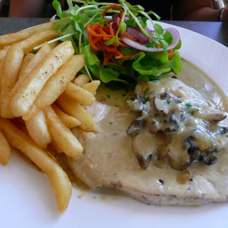 Chicken With Spinach and Mushroom Sauce