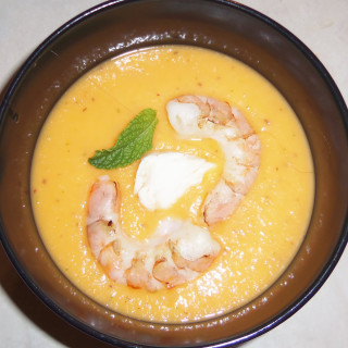 chilled cantaloupe soup with peaches
