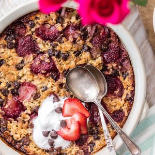 Chocolate Covered Strawberry Baked Oatmeal (Breakfast in Bed for VDay!)