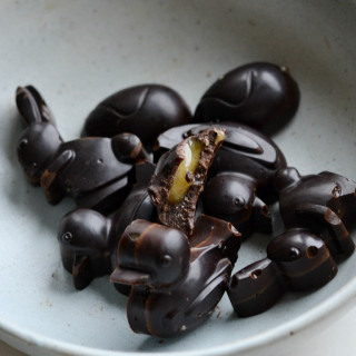 “Chocolate” Manuka Honey Fat Bombs (AIP/Paleo/Refined Sugar-Free)