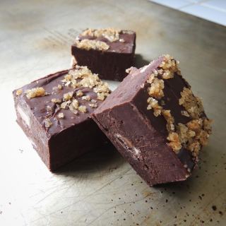 Chocolate Peanut Butter Cup Fudge with Vanilla Whiskey Sugar