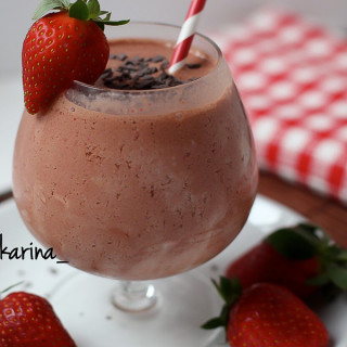Chocolate Covered Strawberry Cheesecake Frappe!