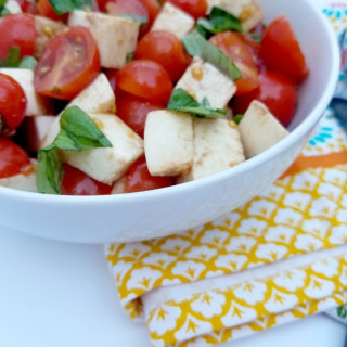 Chopped Caprese Salad Recipe and Rubbermaid FreshWorks Giveaway
