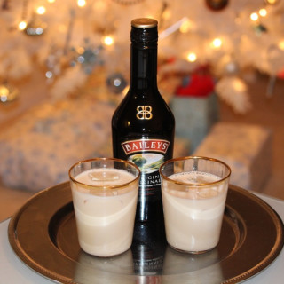 Christmas Cheer, Baileys and Bourbon Cocktail