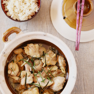 CLAY POT CHICKEN WITH GINGER AND LIME LEAVES (4 servings)