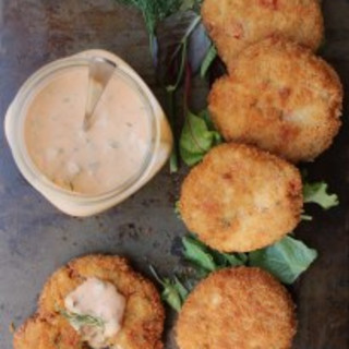 Crabless Cakes with Dill Remoulade (Vegan)