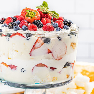 Creamy Berry Trifle