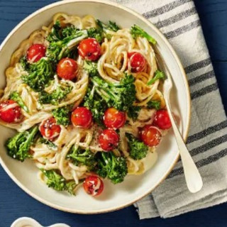 Creamy Broccoli & Tomato Vegan Pasta