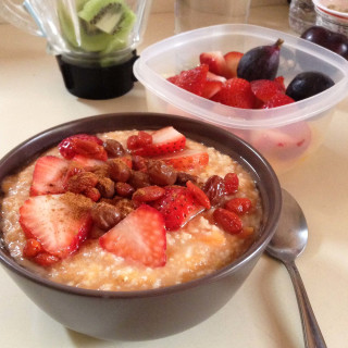 Creamy Oatmeal with Carrots and Goji Berry 