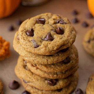 Crisp and Chewy Pumpkin Chocolate Chip Cookies