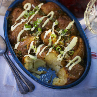 Crispy baked potatoes with spring onions