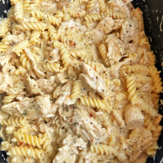 Crock Pot Garlic Parmesan Chicken Pasta