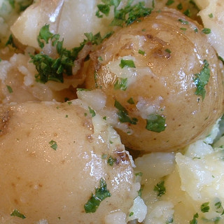 Crushed garlic potatoes