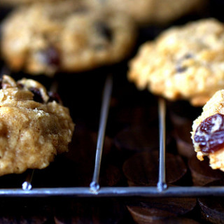 Desserts - Thick, Chewy Oatmeal Raisin Cookies