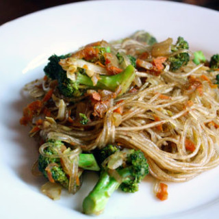 Dinner Tonight: Chinese Five-Spice Noodles with Broccoli