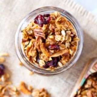 Easy Granola Recipe with Pecans and Cranberries