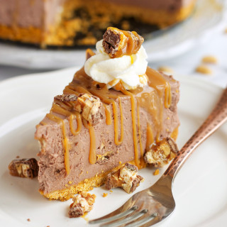 Easy No Bake Snickers Cheesecake