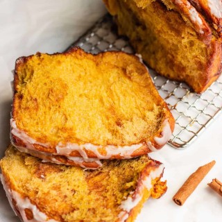 Easy Pumpkin Pull-Apart Bread With Cinnamon Sugar
