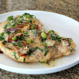 Easy Skillet Chicken With Bacon and Sour Cream