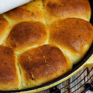 Easy Skillet Dinner Rolls with Citrus and Herbs