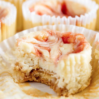 Easy Strawberry Swirl Cheesecake Cupcakes
