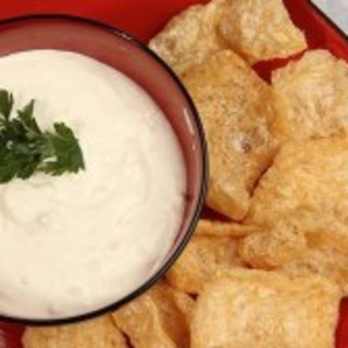 Fat Fast Pork Rinds With Sour Cream Dip