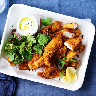 Fish fingers with spicy tartare and green salad