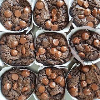 Flourless Double Chocolate PeanutButter Muffins