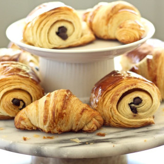 FRENCH CROISSANT RECIPE | CHOCOLATE CROISSANTS (40 STEP-BY-STEP PHOTOS)