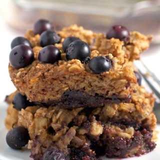 Fruit-on-the-Bottom Baked Oatmeal {no added sugar}