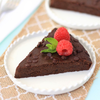 Fudgy Flourless Chocolate Cake
