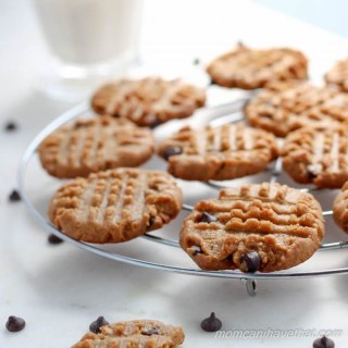 Gluten-Free Low Carb Peanut Butter Cookies (Made With Six Ingredients)