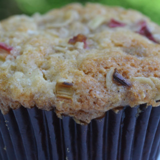{Gluten-Free} Rhubarb Muffins with Oat Crumble