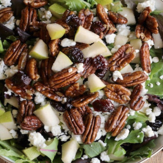 Goat cheese, pears, candies pecans & balsamic glaze salad