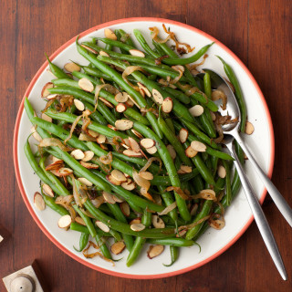 Green Beans with Caramelized Onions and Almonds