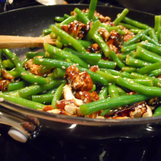 Green beans with sticky soy cashews