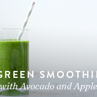 Green Smoothie with Avocado and Apple