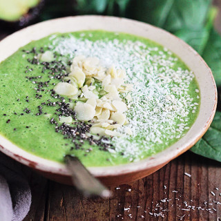 Green Smoothie Bowl with Chia Seeds