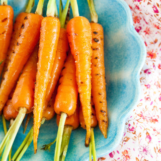 Grilled Carrots with Thyme And Onion