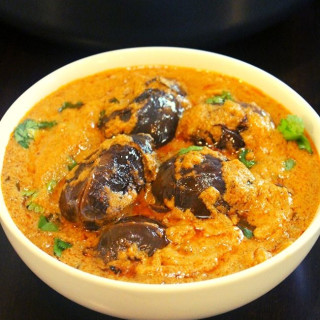 gutti vankaya curry or koora, stuffed brinjal
