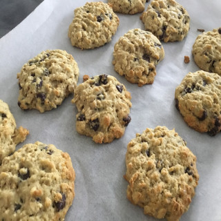 Healthy Chocolate Chip Oatmeal Cookies