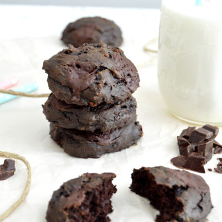 Healthy Double Chocolate Avocado Cookies (sugar and dairy free + a vegan ve