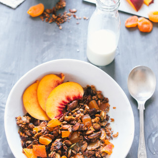 HEALTHY GRANOLA WITH TURKISH SUMMER APRICOTS