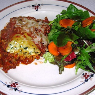 Healthy Turkey and Spinach Lasagna Rolls