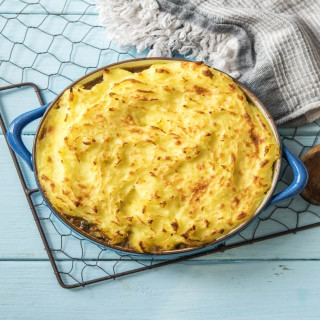 Hearty Beef Cottage Pie with Garlic Mash